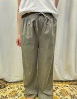 Wide Leg Pant with Pocket Detail